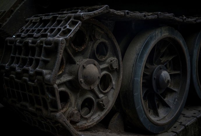 Photo Ruskí vojaci prerábajú obrnené vozidlá na štýl ako z filmu Mad Max 